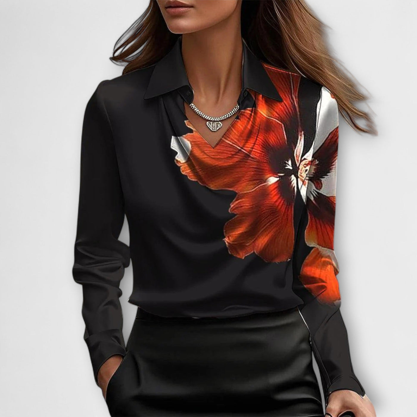 Ellen™ | Skinnende bluse med rynket krage